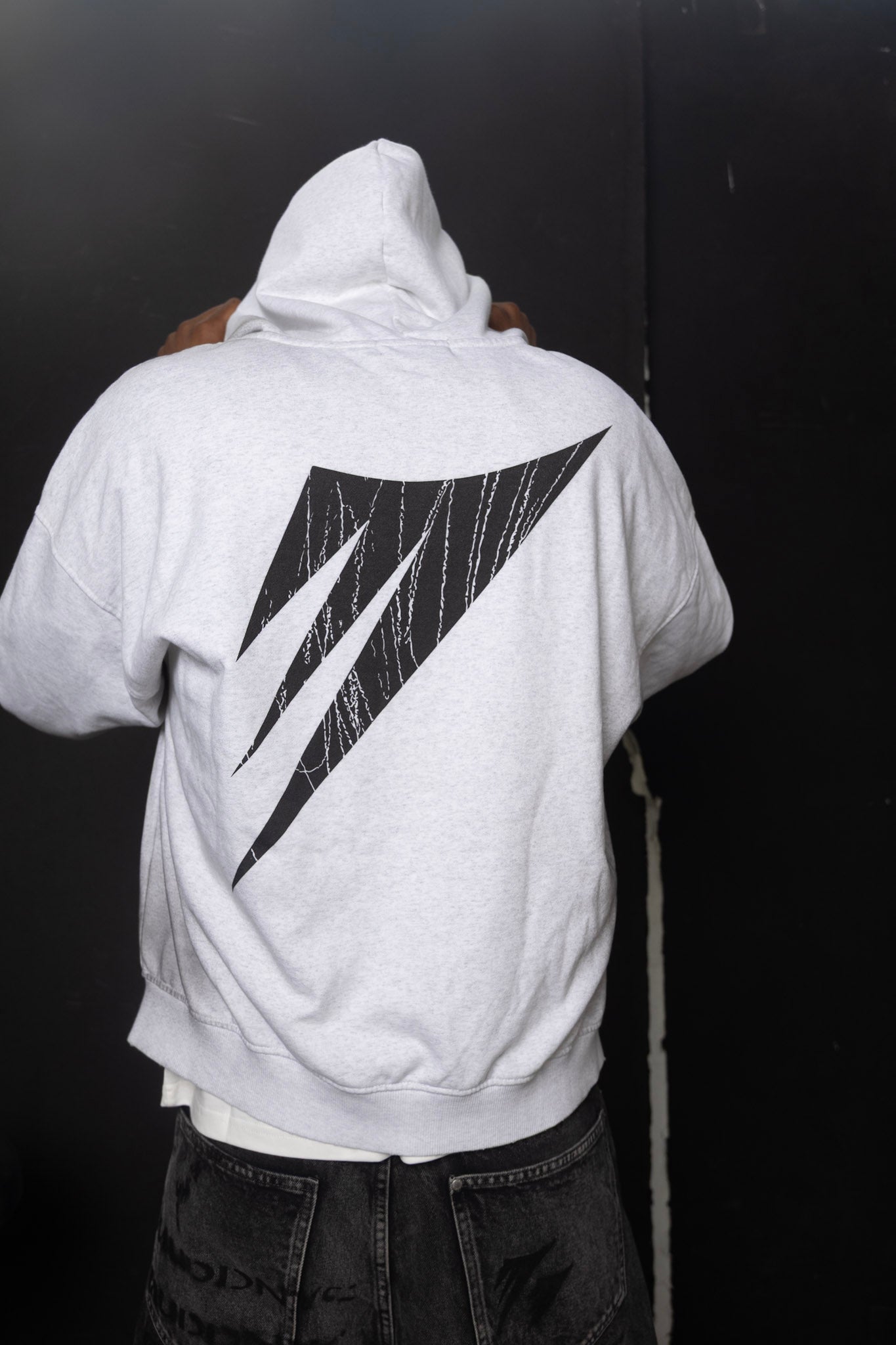 SPRAYED ZIP-UP HOODIE